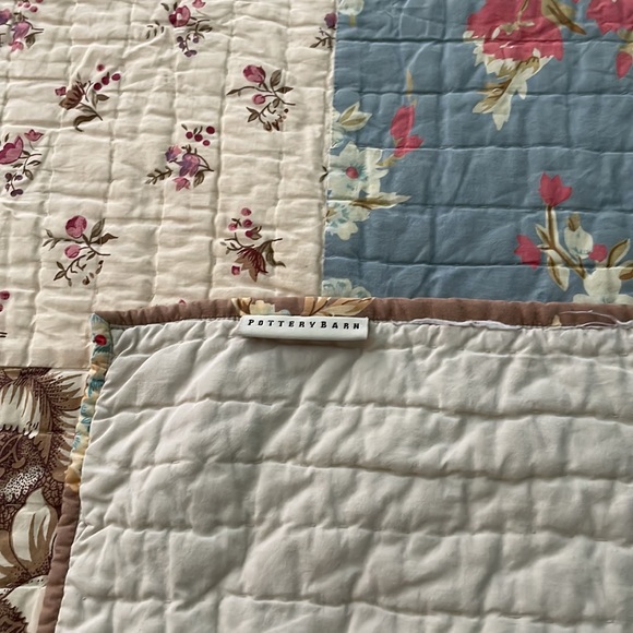 Pottery Barn queen quilt - Providence pattern patchwork - Picture 5 of 6